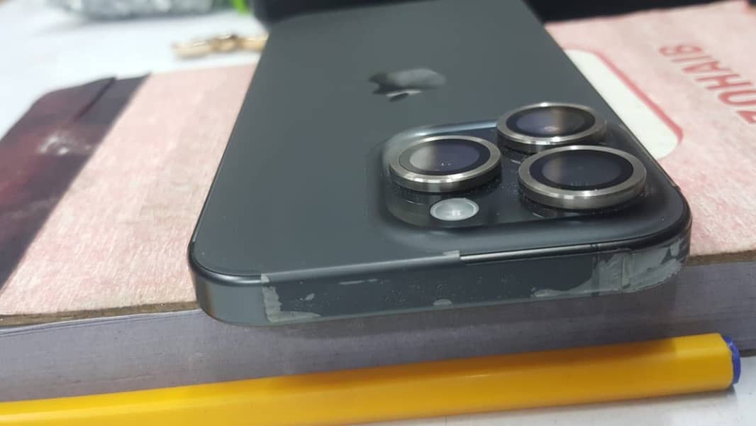Apple iPhone 15 Pro 0