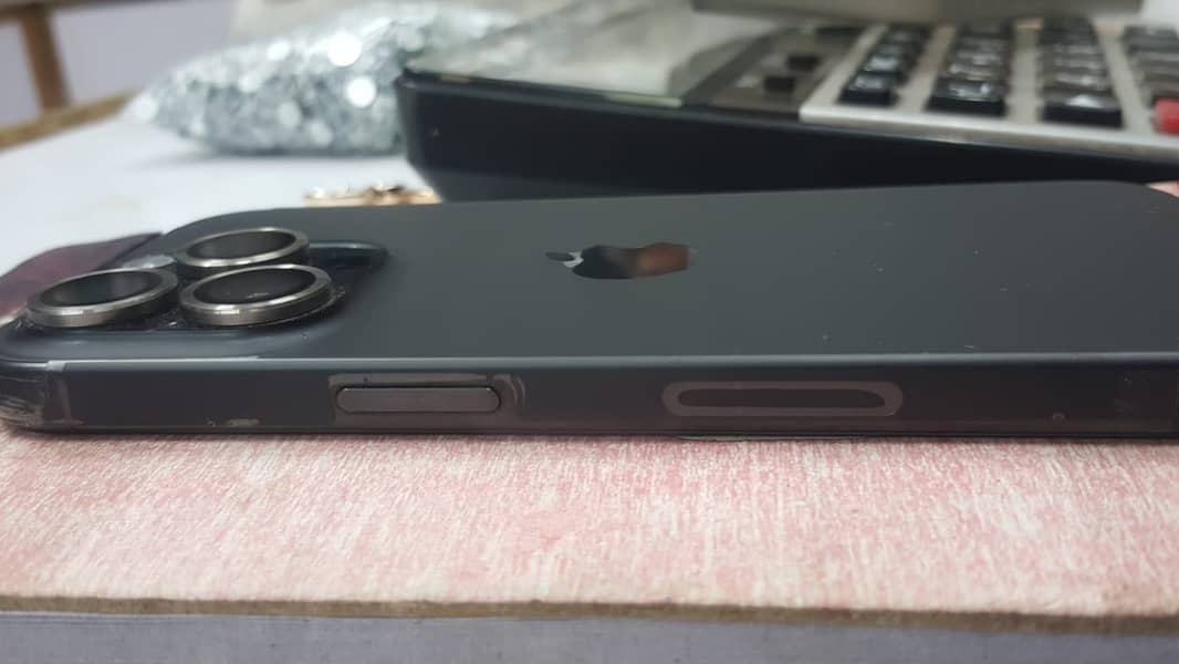 Apple iPhone 15 Pro 2