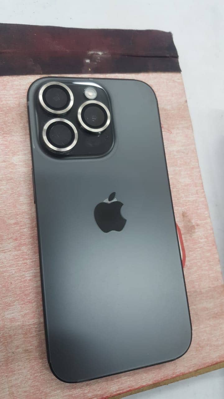 Apple iPhone 15 Pro 3