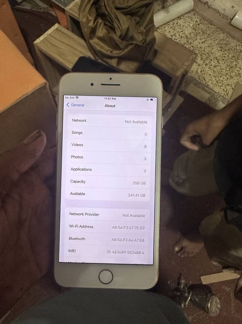Apple iPhone 8 Plus 1