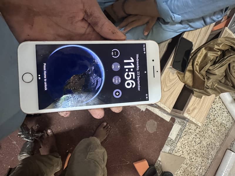 Apple iPhone 8 Plus 3