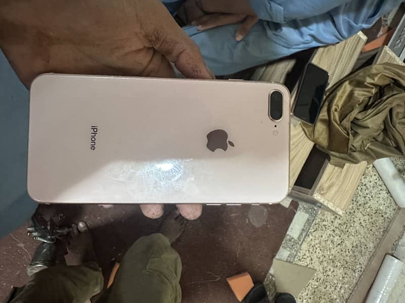 Apple iPhone 8 Plus 4