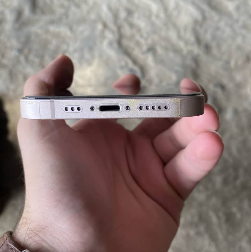Apple iPhone 13 2