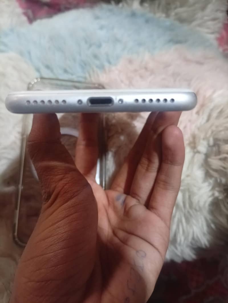 Apple iPhone 7 3