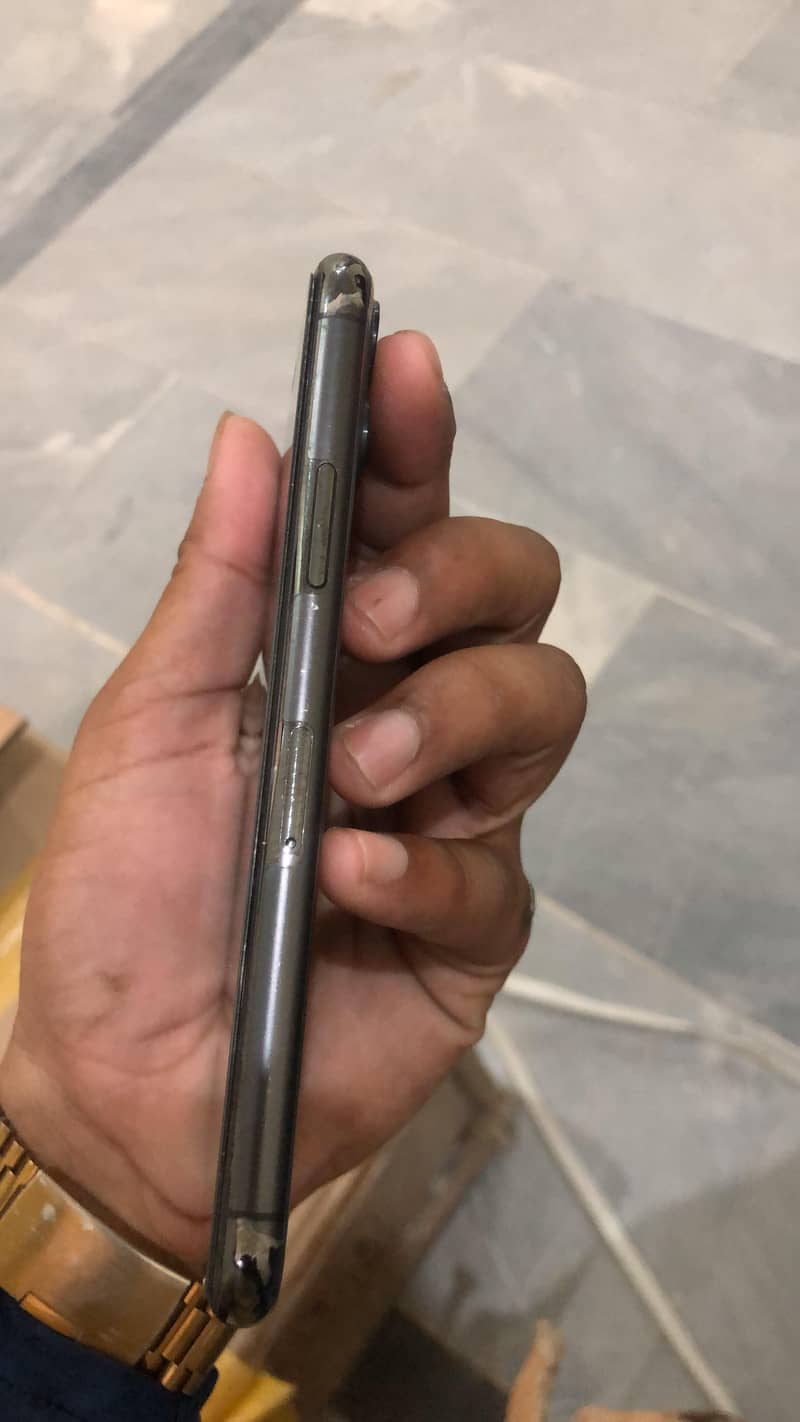 Apple iPhone 11 Pro 2