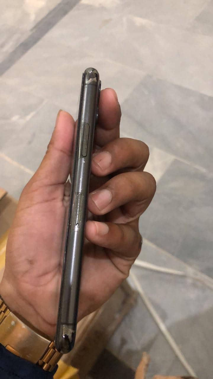 Apple iPhone 11 Pro 3