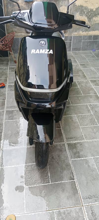 Electric Scooty For sale with Supporting Wheels