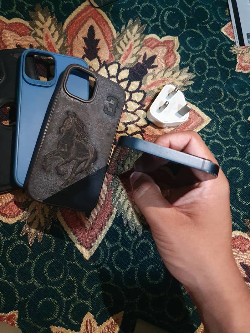 Apple iPhone 13 2