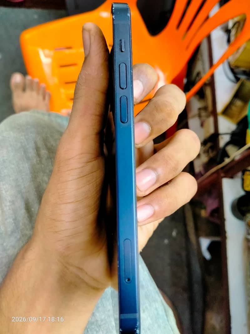 Apple iPhone 12 7