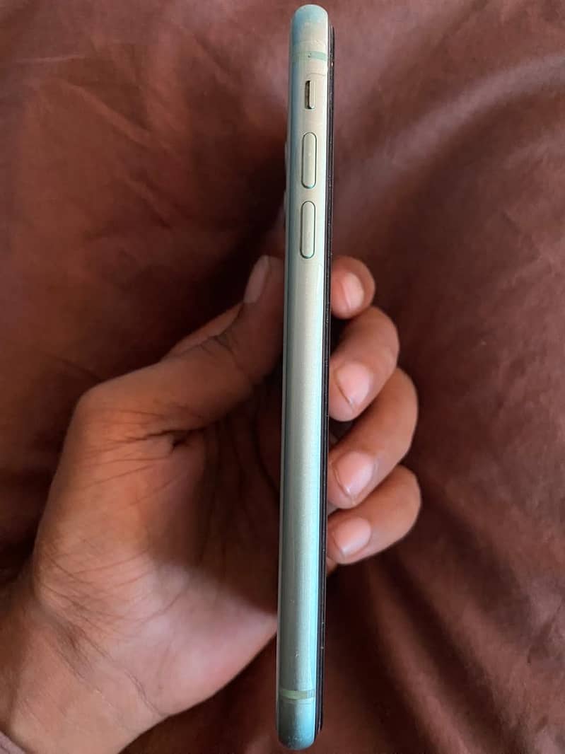 Apple iPhone 11 4