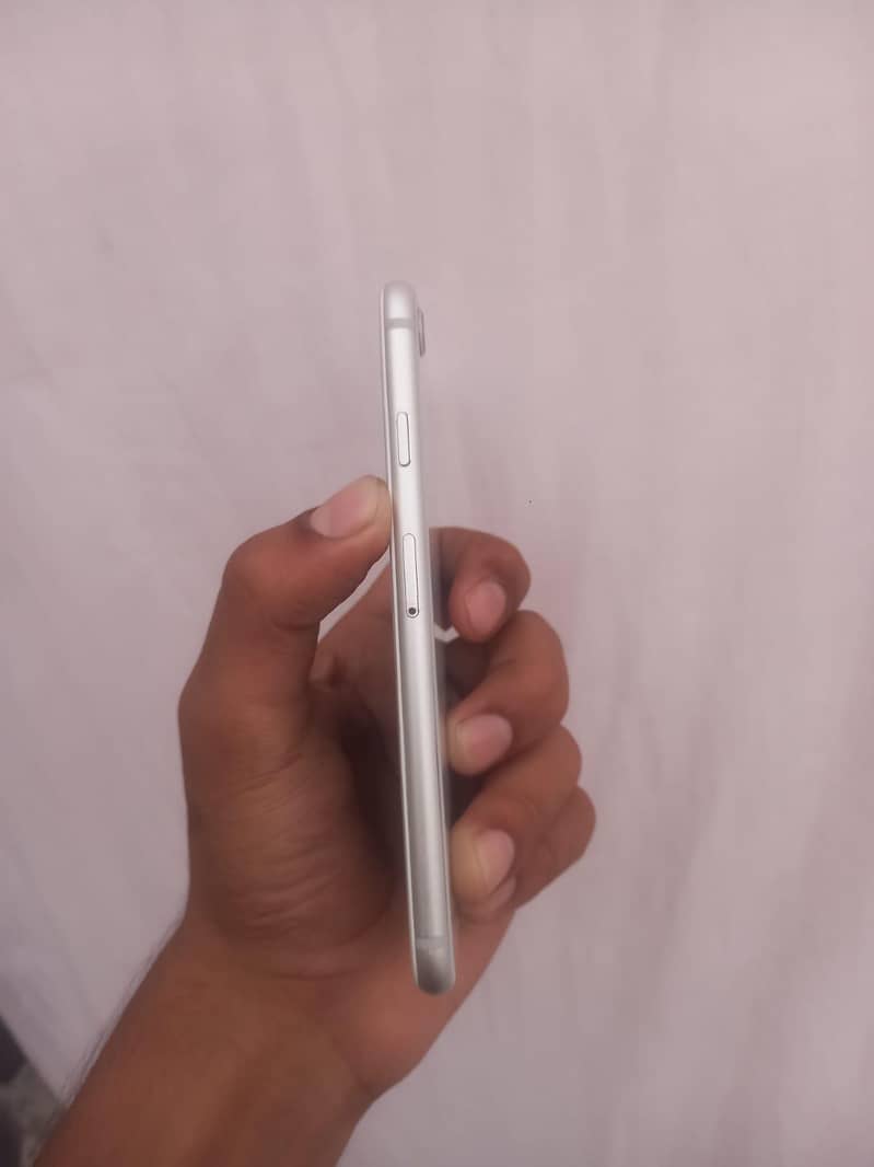Apple iPhone 8 1