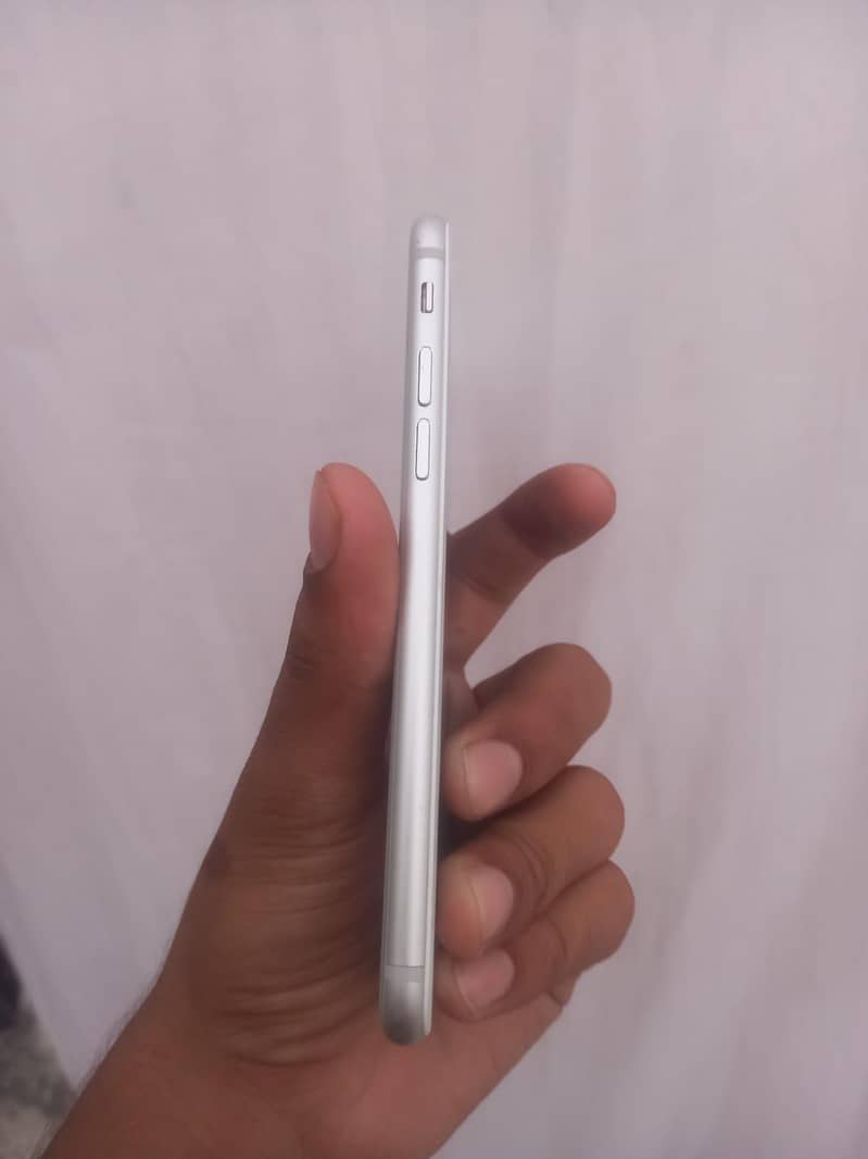 Apple iPhone 8 4