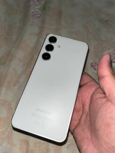 Samsung Mobile S24 fE