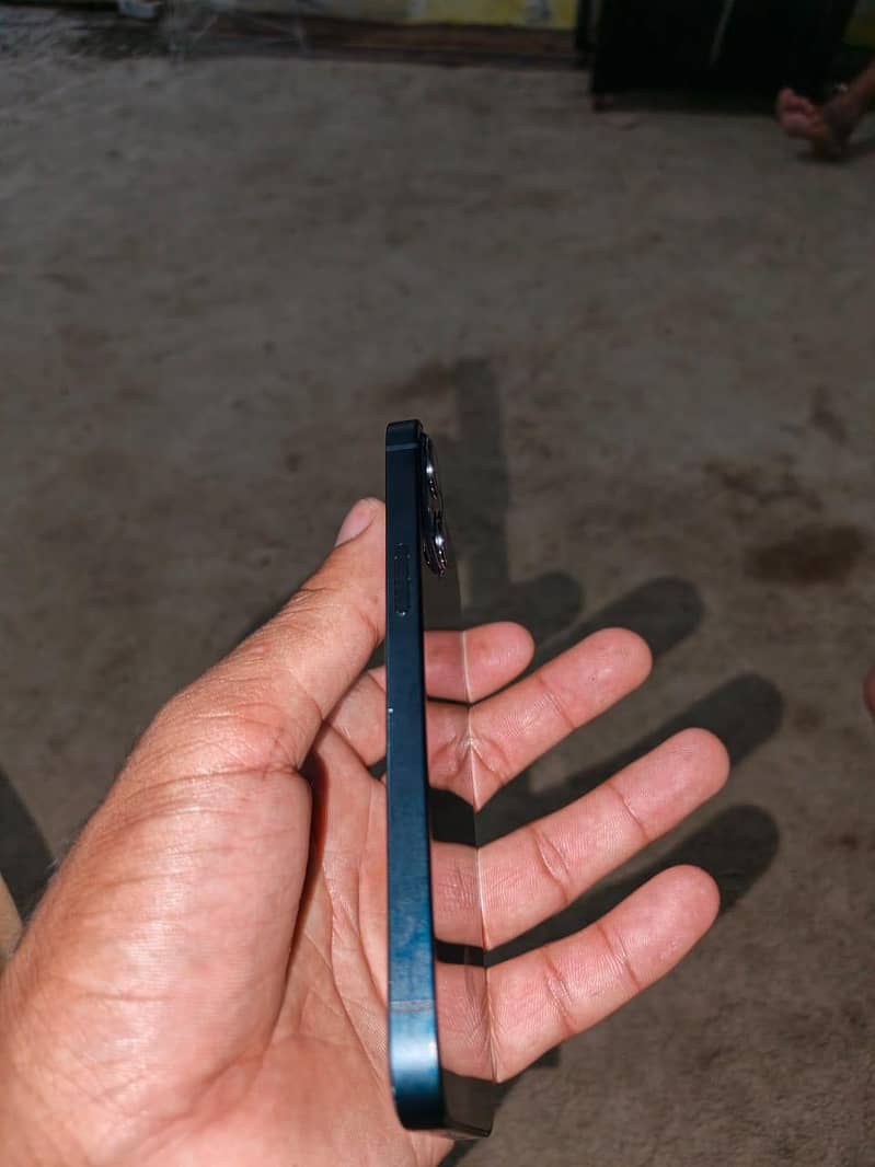 Apple iPhone 13 1