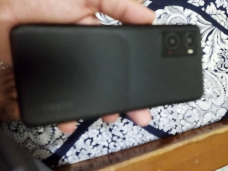 OPPO A76 1