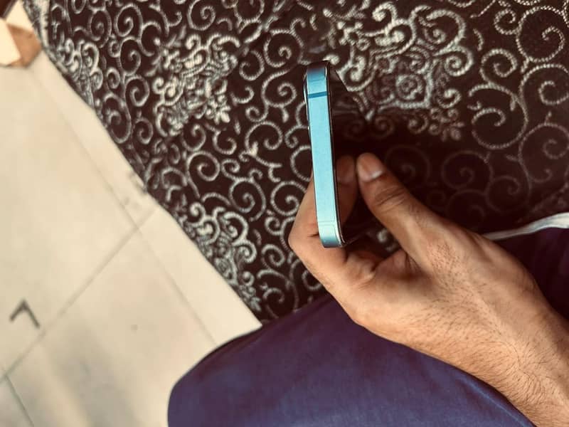 Apple iPhone 13 6