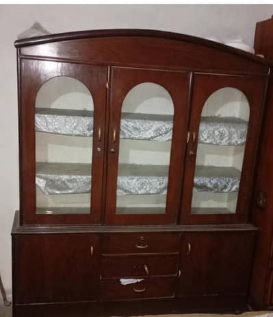 shocase and dresing