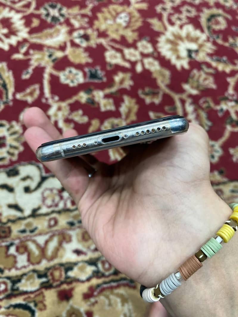 Apple iPhone X 5