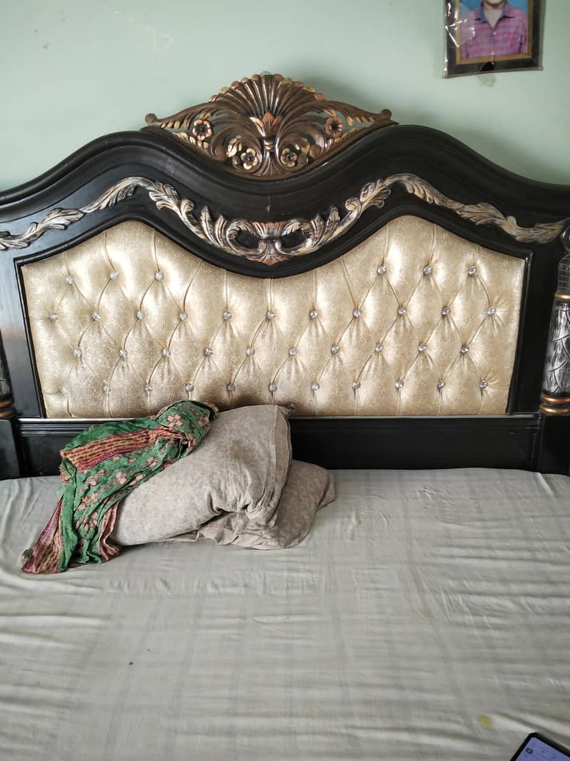 bed dressing shocase 0