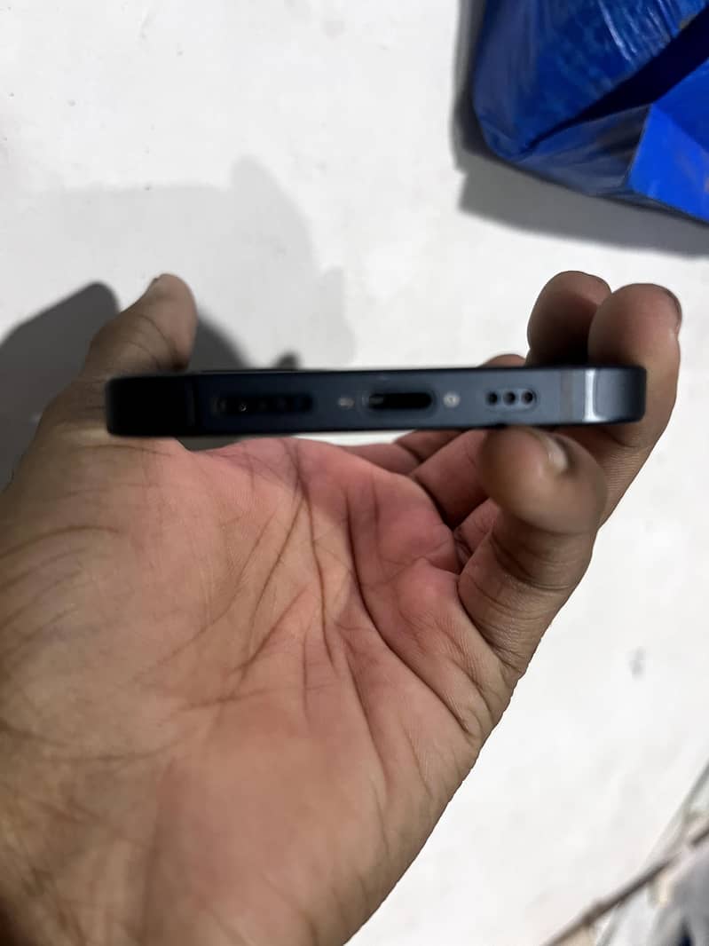 Apple iPhone 13 2