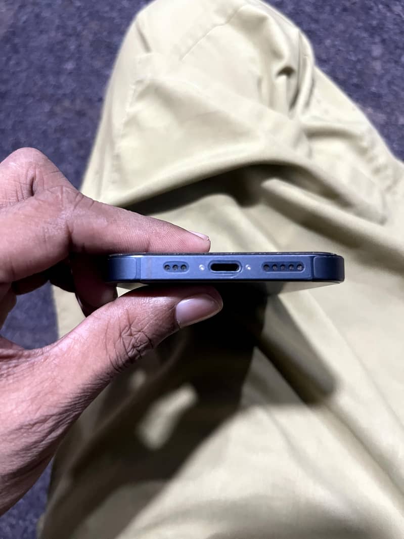 Apple iPhone 13 8