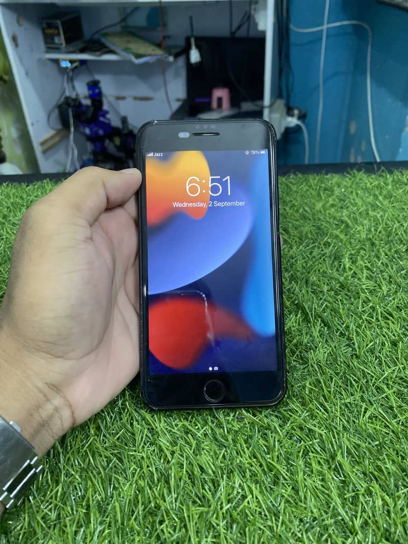 Apple iPhone 7 Plus 0