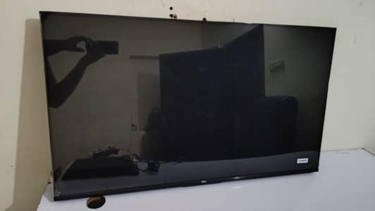 TCL 43T6C 43” Smart LED TV – Excellent Condition