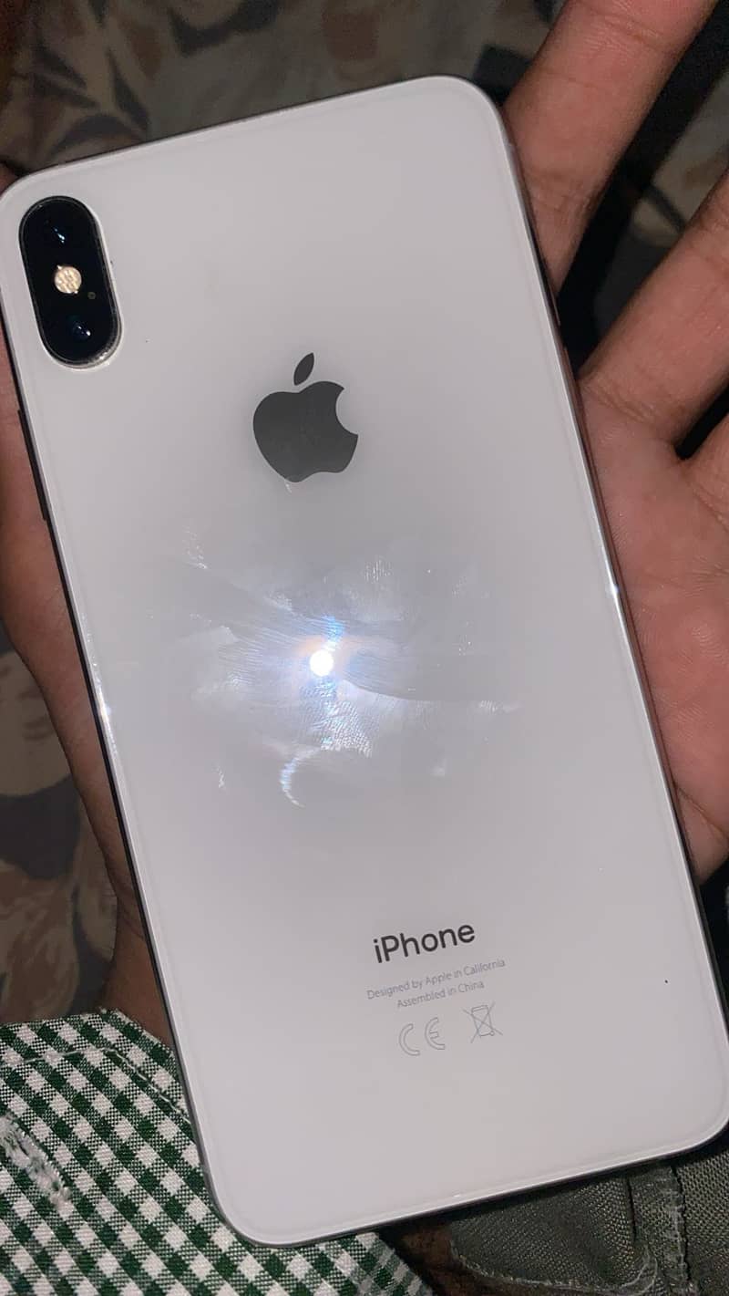 Apple iPhone XS Max 3