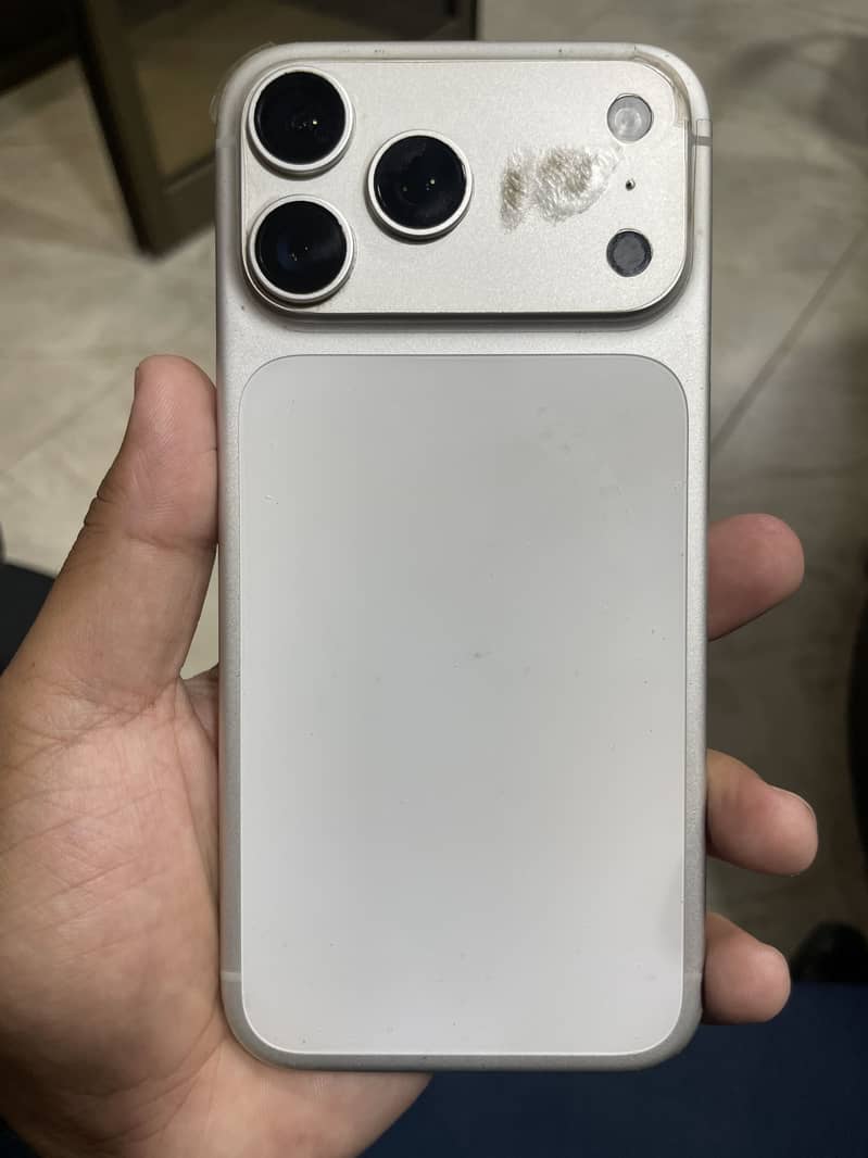 Apple iPhone 17 Pro Max 3