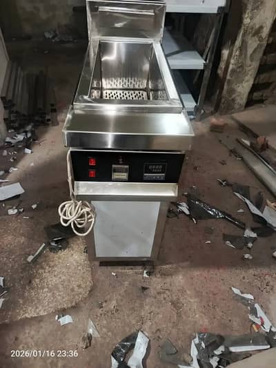 0317 3780193 ) 8 liter fryer hai urgent sale