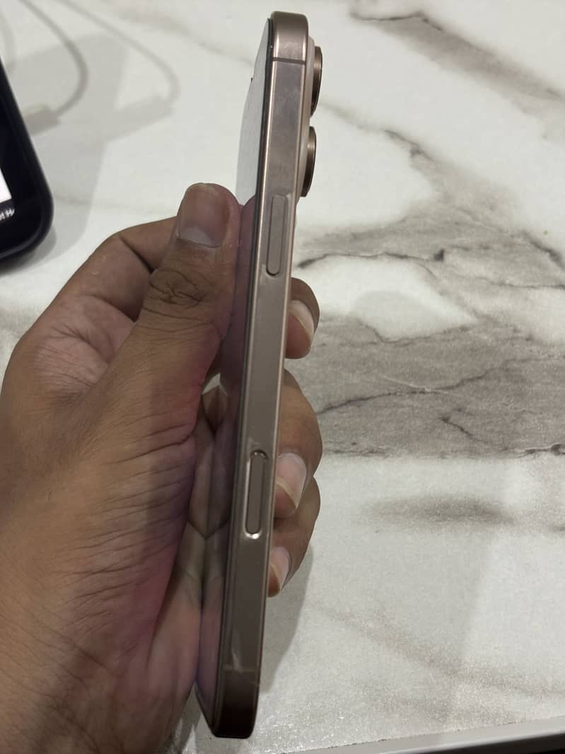 Apple iPhone 16 Pro Max 3