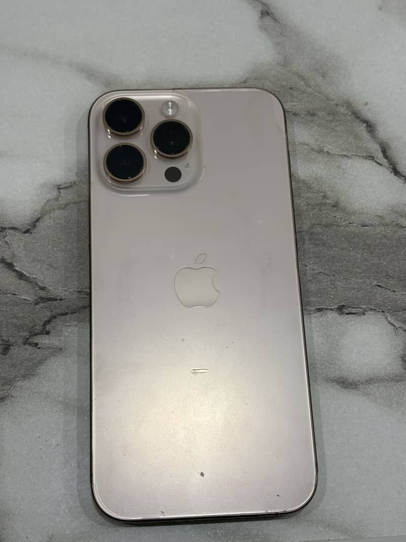 Apple iPhone 16 Pro Max 4