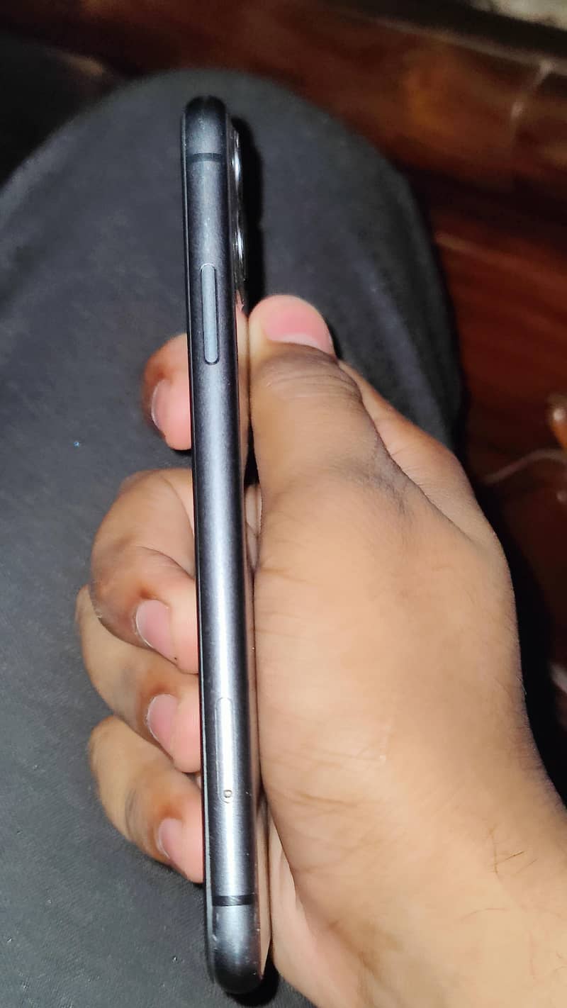 Apple iPhone 11 3