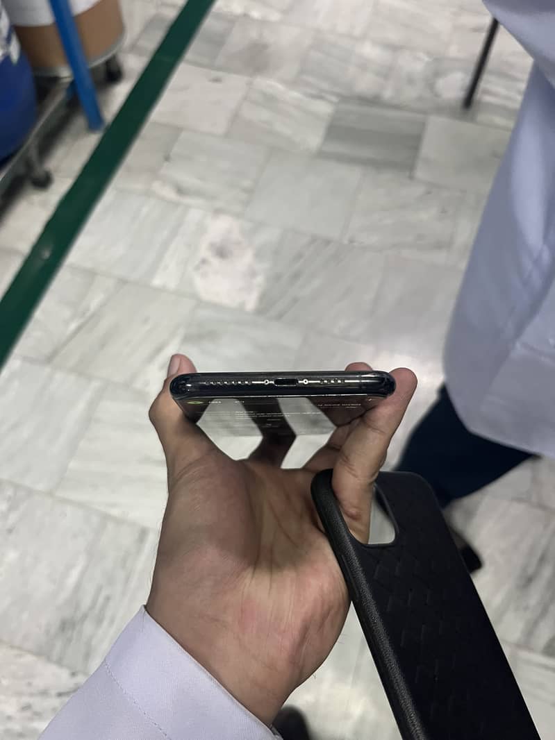Apple iPhone 11 Pro Max 1