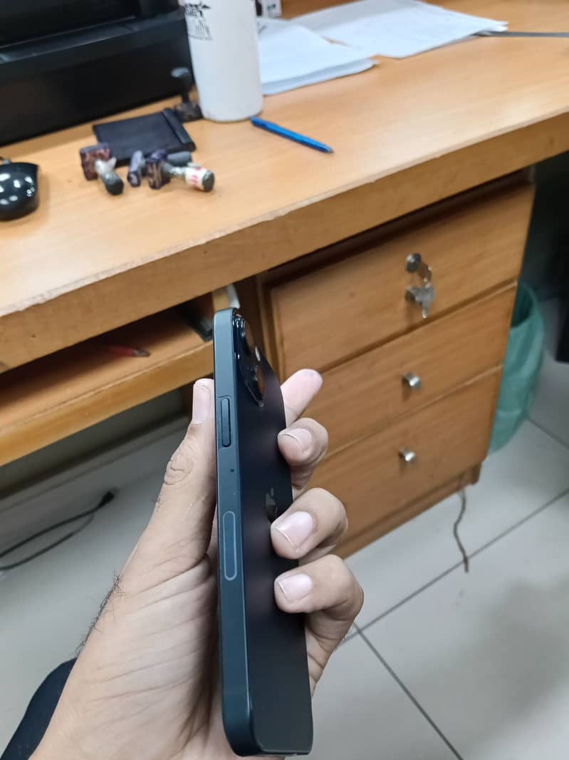 Apple iPhone 13 JV 5