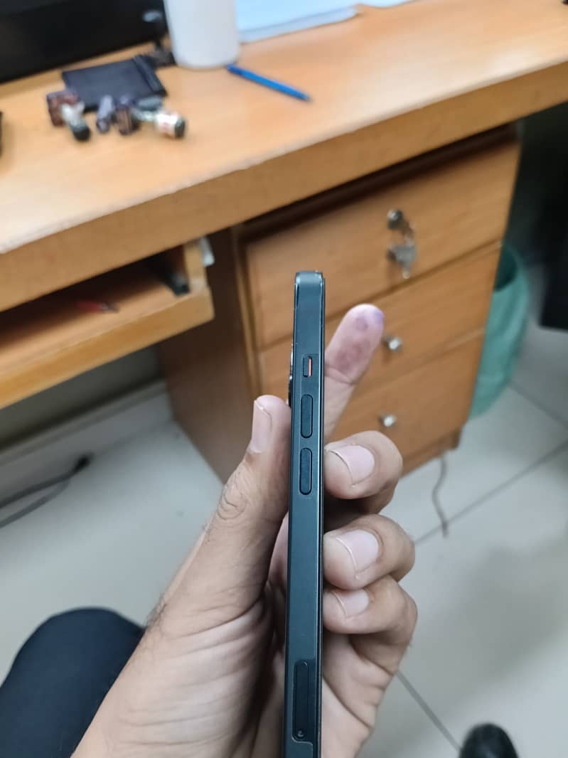 Apple iPhone 13 JV 7