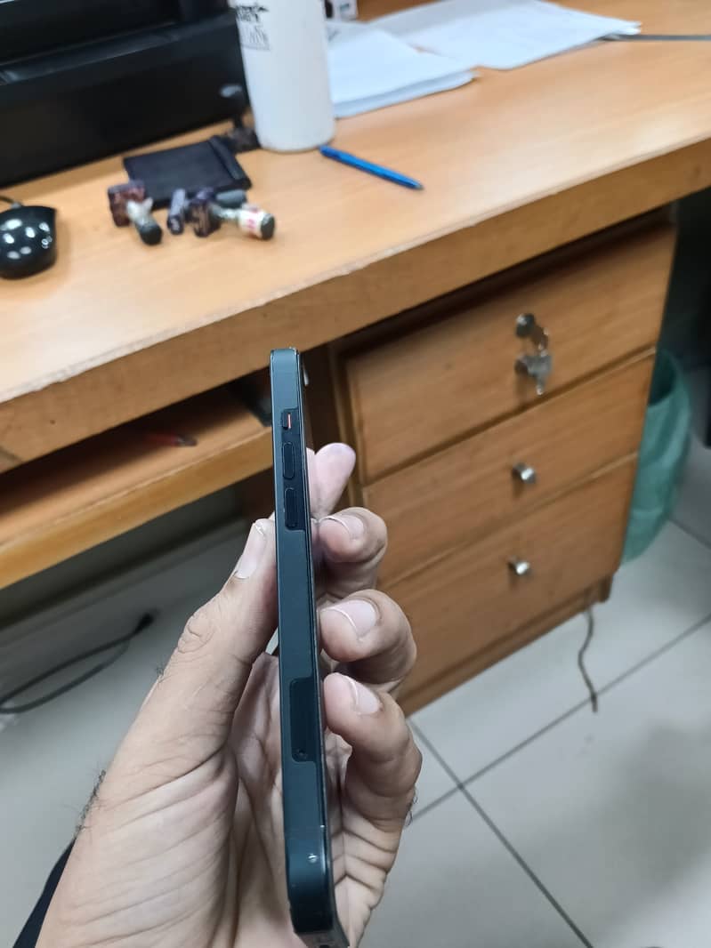 Apple iPhone 13 JV 8