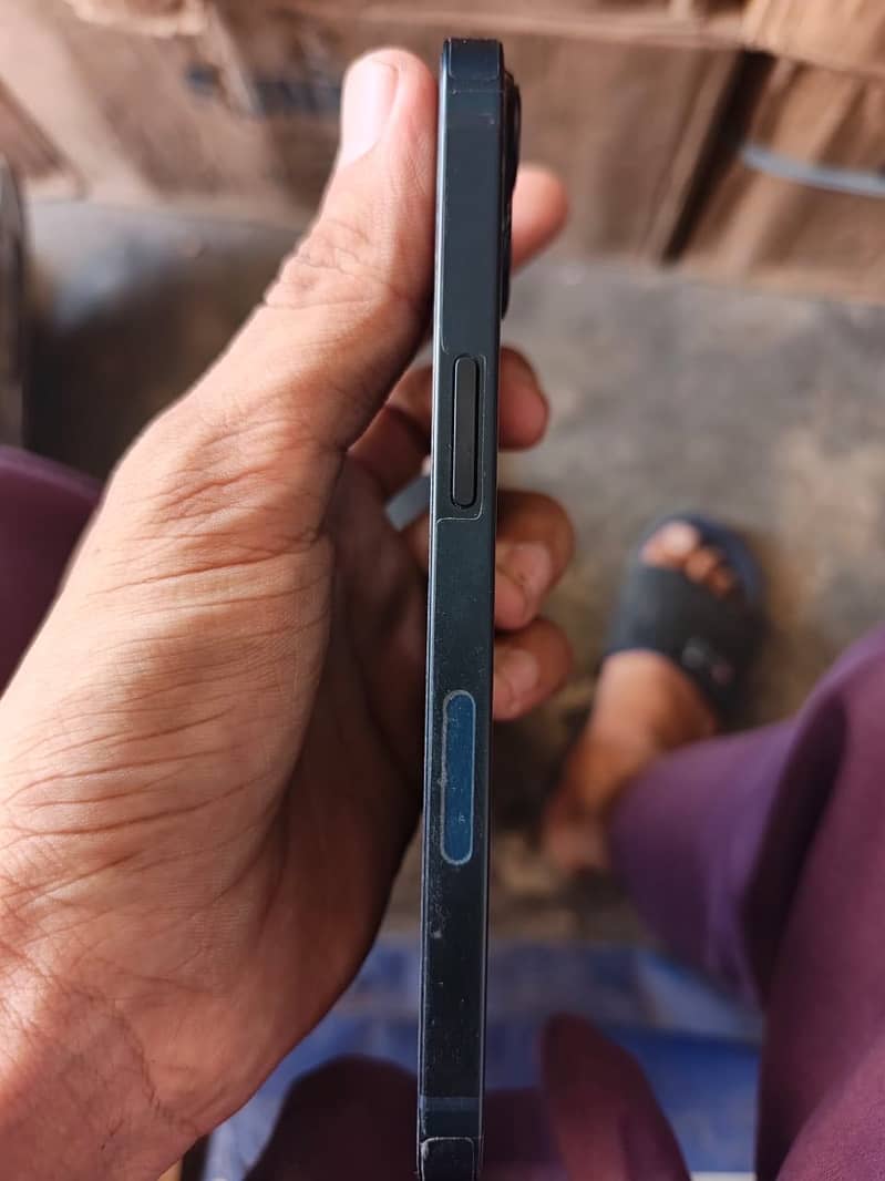 Apple iPhone 13 5