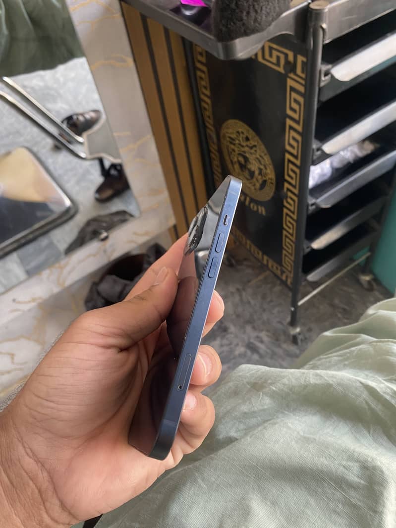 Apple iPhone 13 3