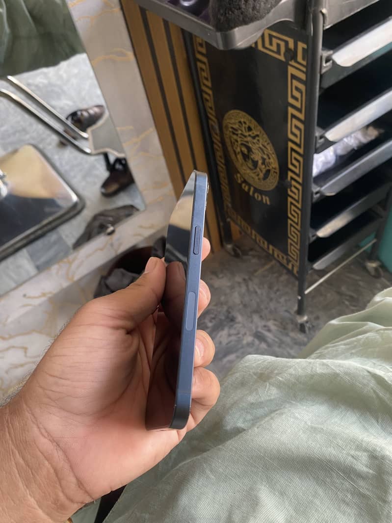 Apple iPhone 13 4
