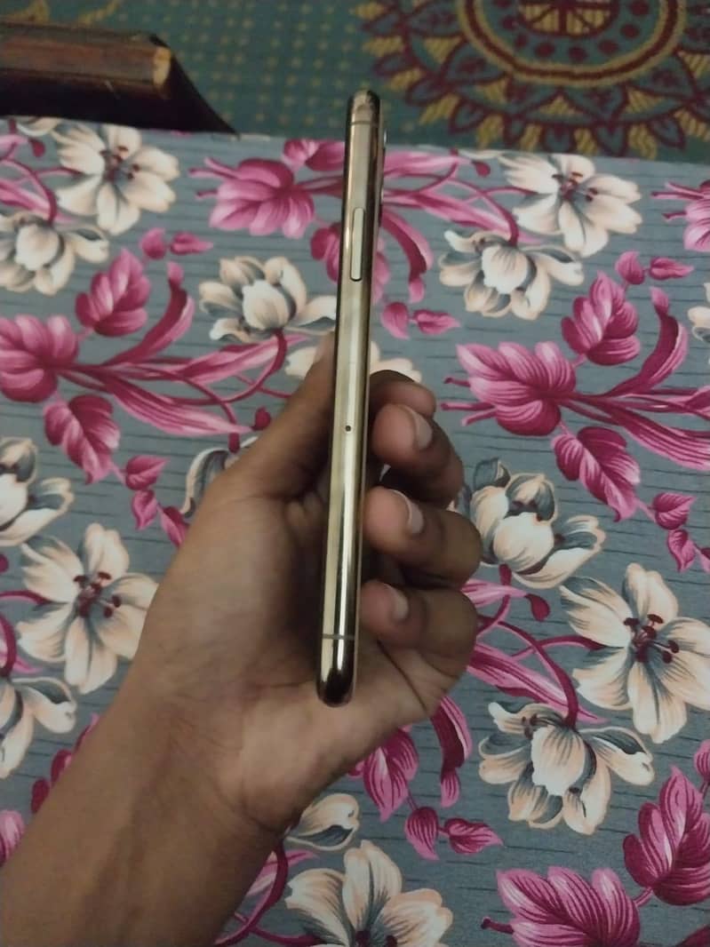 Apple iPhone 11 Pro 2