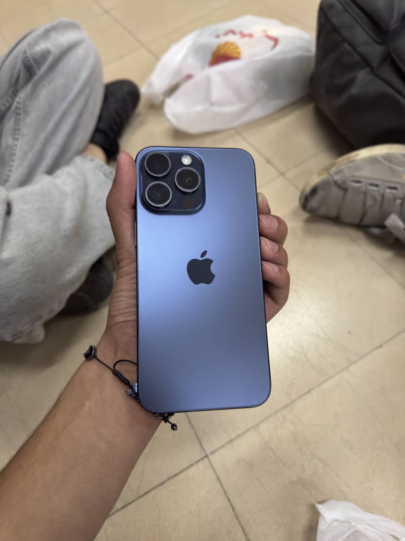 Apple iPhone 15 Pro Max 0