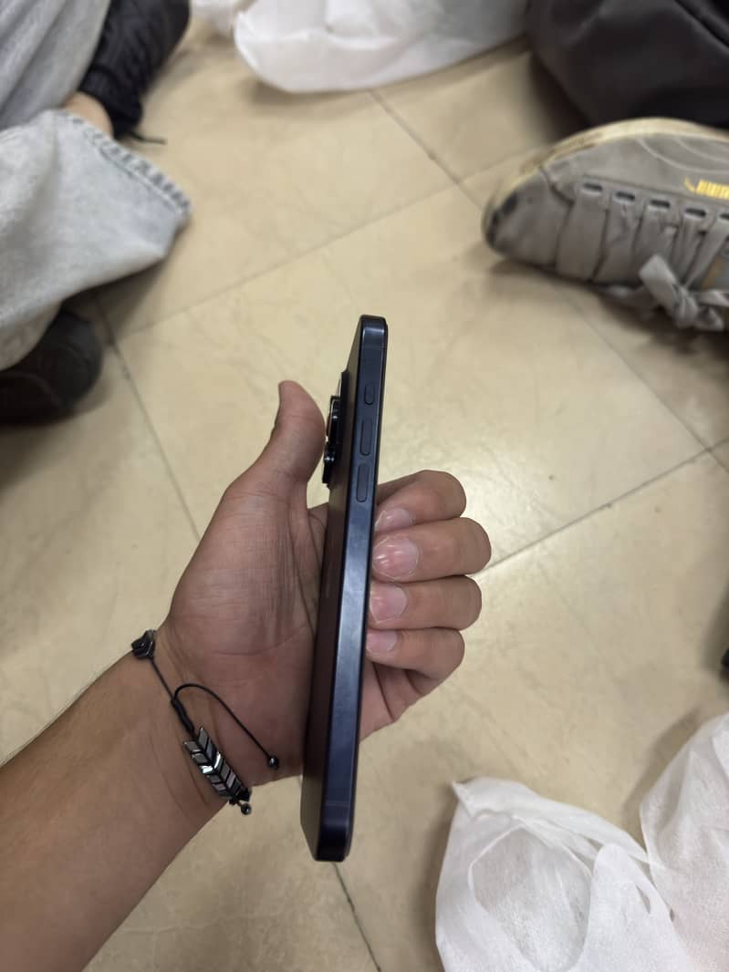 Apple iPhone 15 Pro Max 2