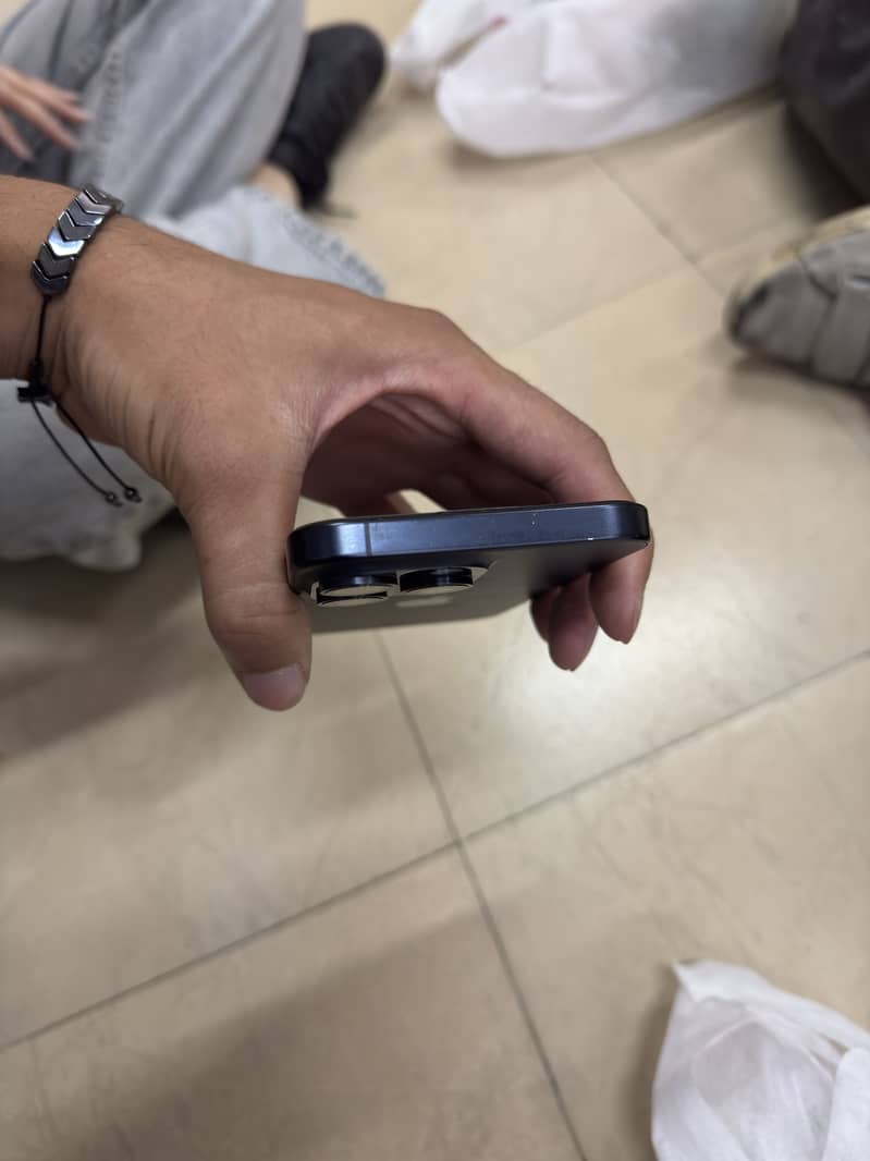 Apple iPhone 15 Pro Max 4