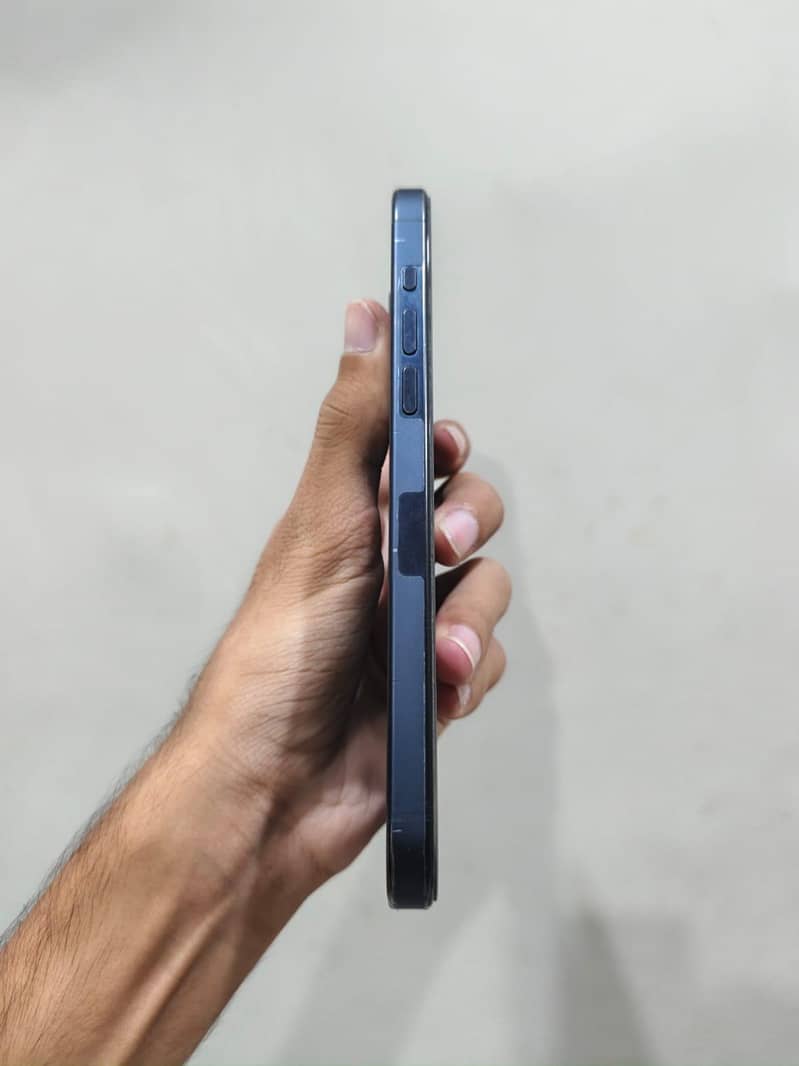 Apple iPhone 15 Pro Max 2
