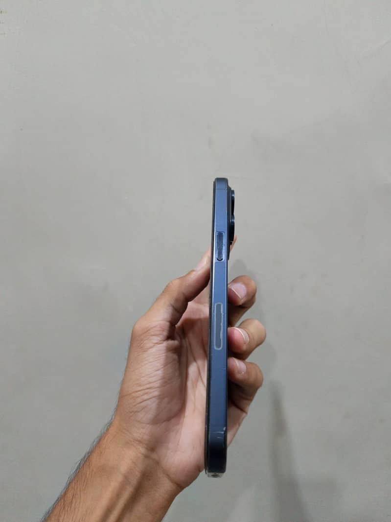 Apple iPhone 15 Pro Max 3