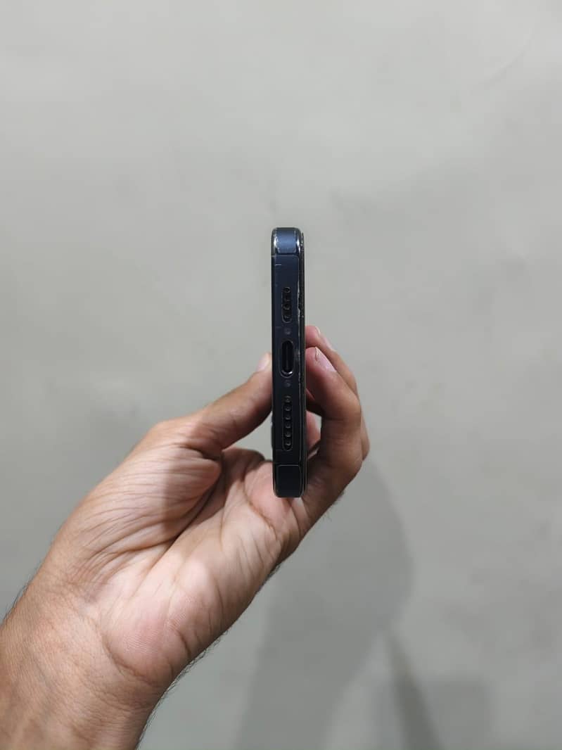 Apple iPhone 15 Pro Max 5