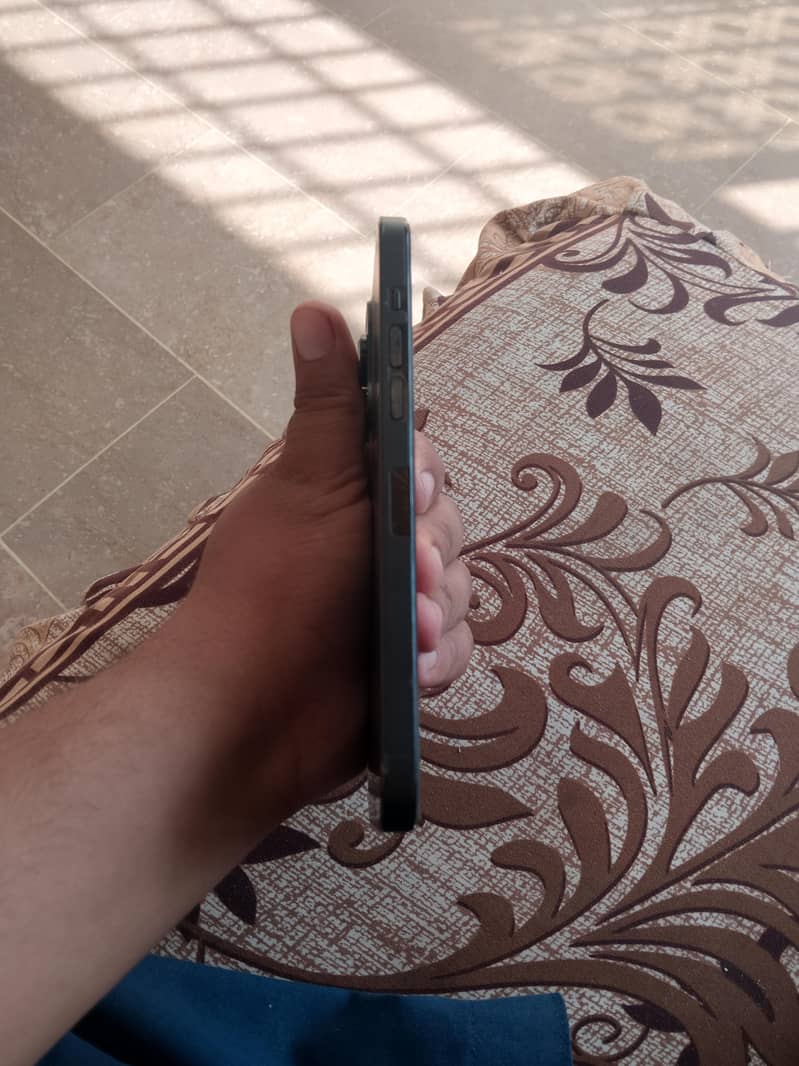 Apple iPhone 14 Pro Max 1