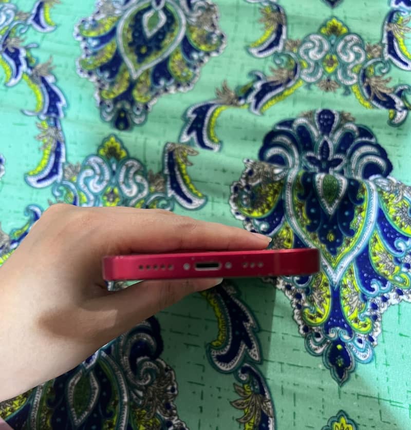 Apple iPhone 13 4