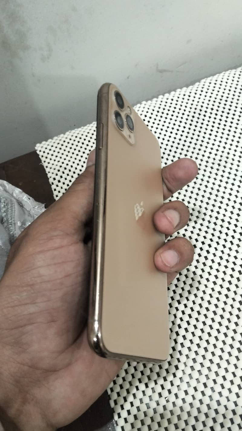 Apple iPhone 11 Pro Max 3